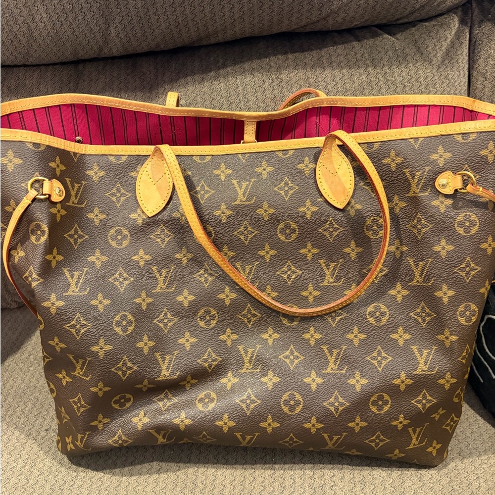 Louis Vuitton Monogram Neverfull Tote with Pink Interior